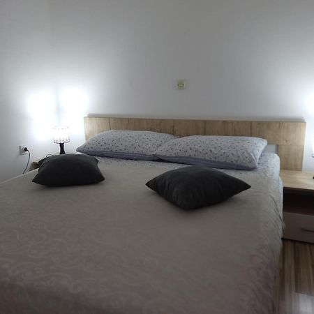 Apartment & Room Toma Smoljanac Bagian luar foto