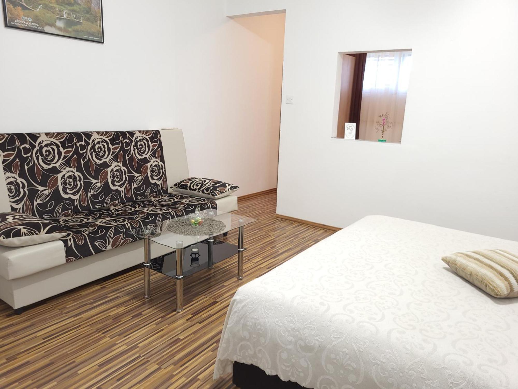 Apartment & Room Toma Smoljanac Bagian luar foto