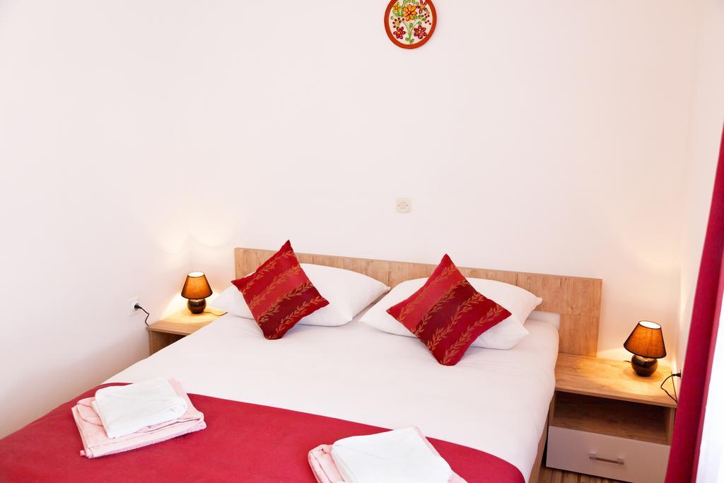 Apartment & Room Toma Smoljanac Bagian luar foto