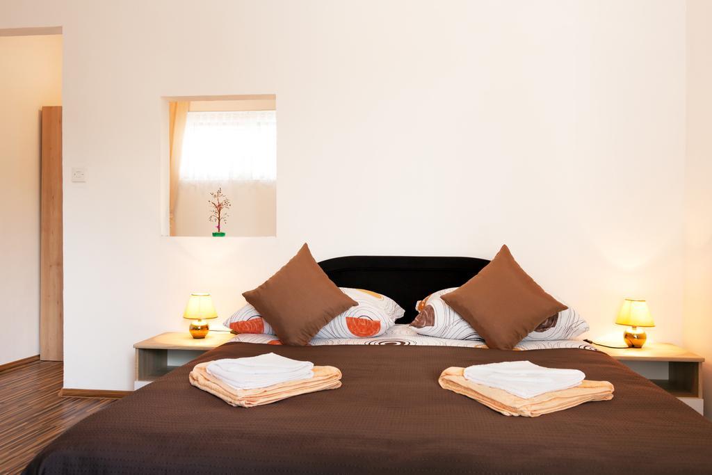 Apartment & Room Toma Smoljanac Bagian luar foto