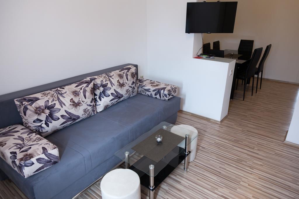 Apartment & Room Toma Smoljanac Bagian luar foto