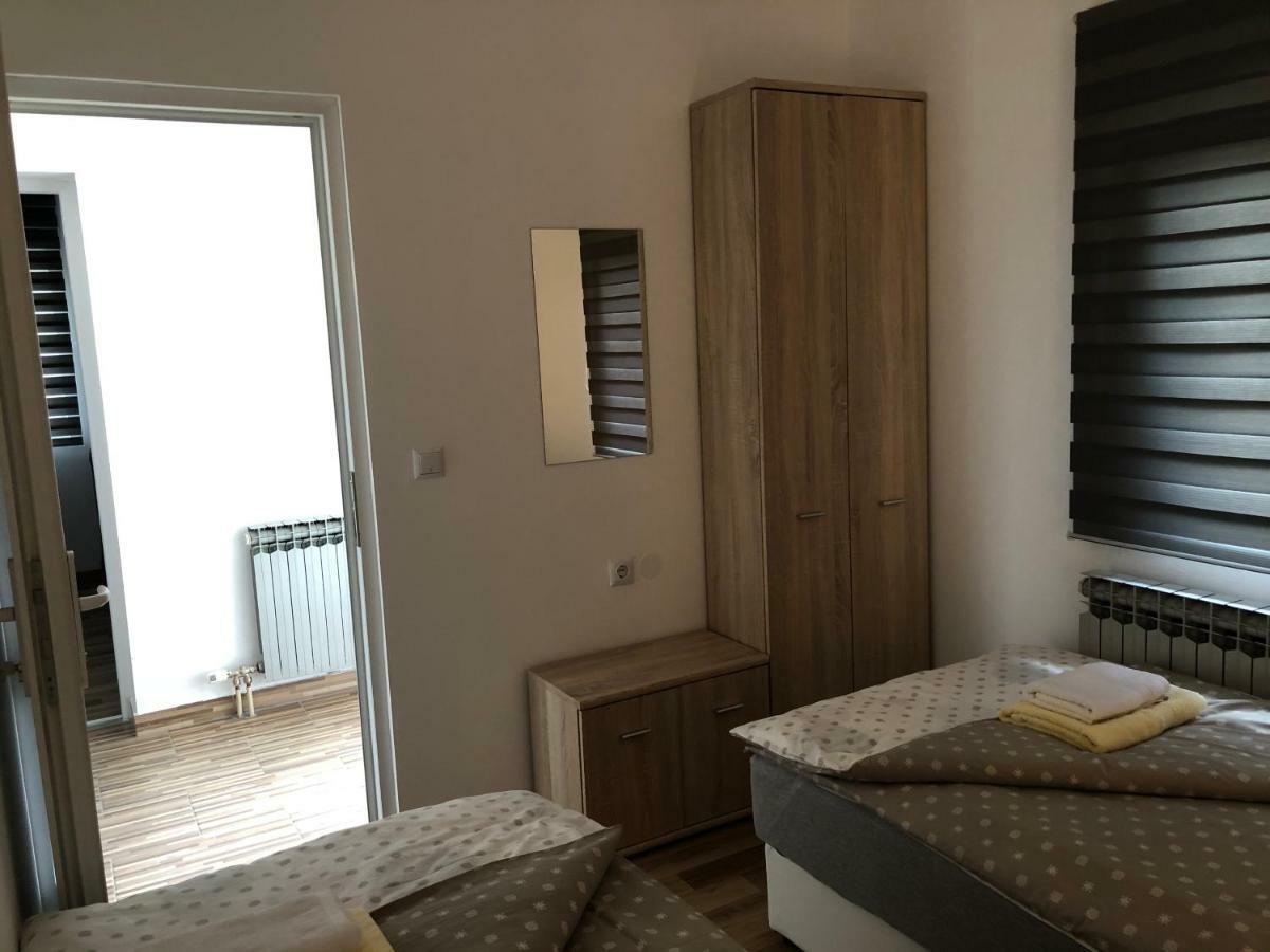 Apartment & Room Toma Smoljanac Bagian luar foto