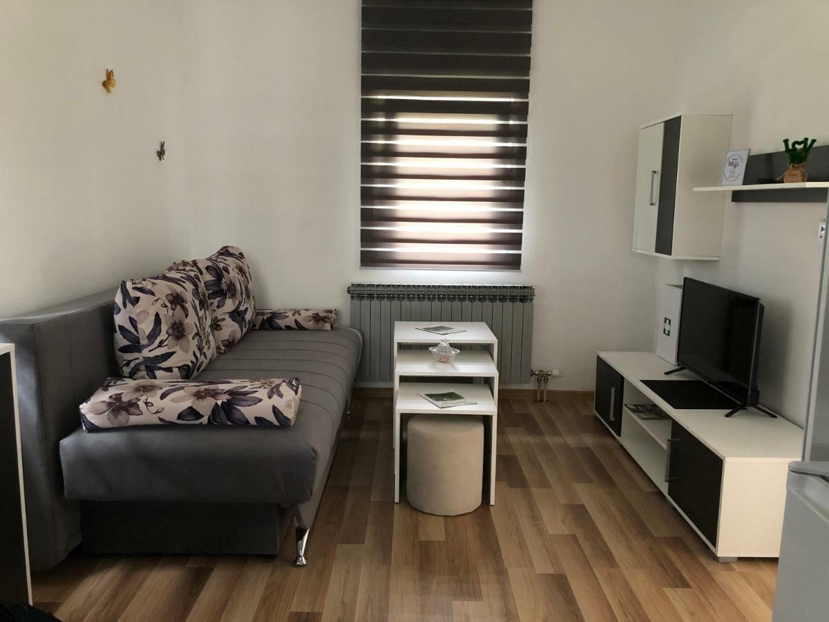 Apartment & Room Toma Smoljanac Bagian luar foto