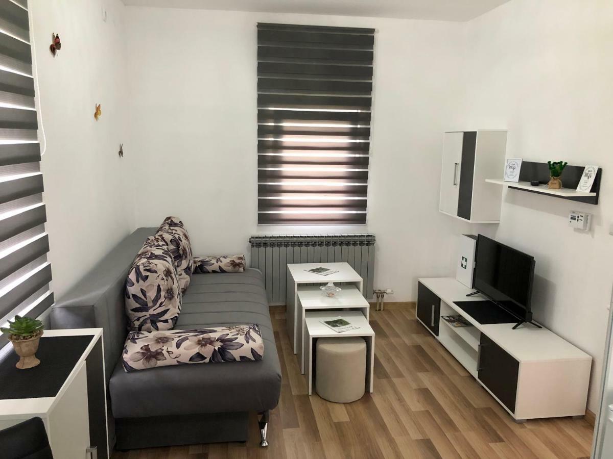 Apartment & Room Toma Smoljanac Bagian luar foto