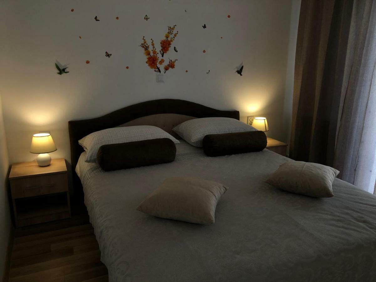 Apartment & Room Toma Smoljanac Bagian luar foto